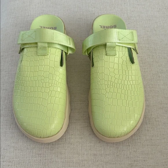 Sorel Viibe Lime Green White Croc Embossed Clogs Shoes, Size 11, NWOT Display - Picture 1 of 9